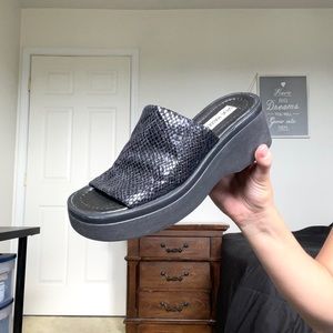 INCREDIBLE Vintage 90s 2000s Steve Madden Slinky Platform Sandals - SNAKESKIN !